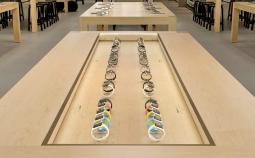 Zo komen de tafels met de Apple Watch er uit te zien in de winkel
